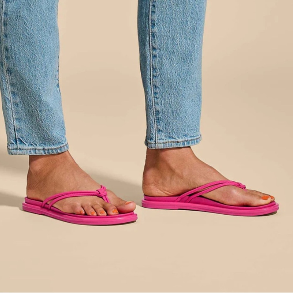 OluKai Aka Pink Plumeria / Pink Plumeria Women's 9